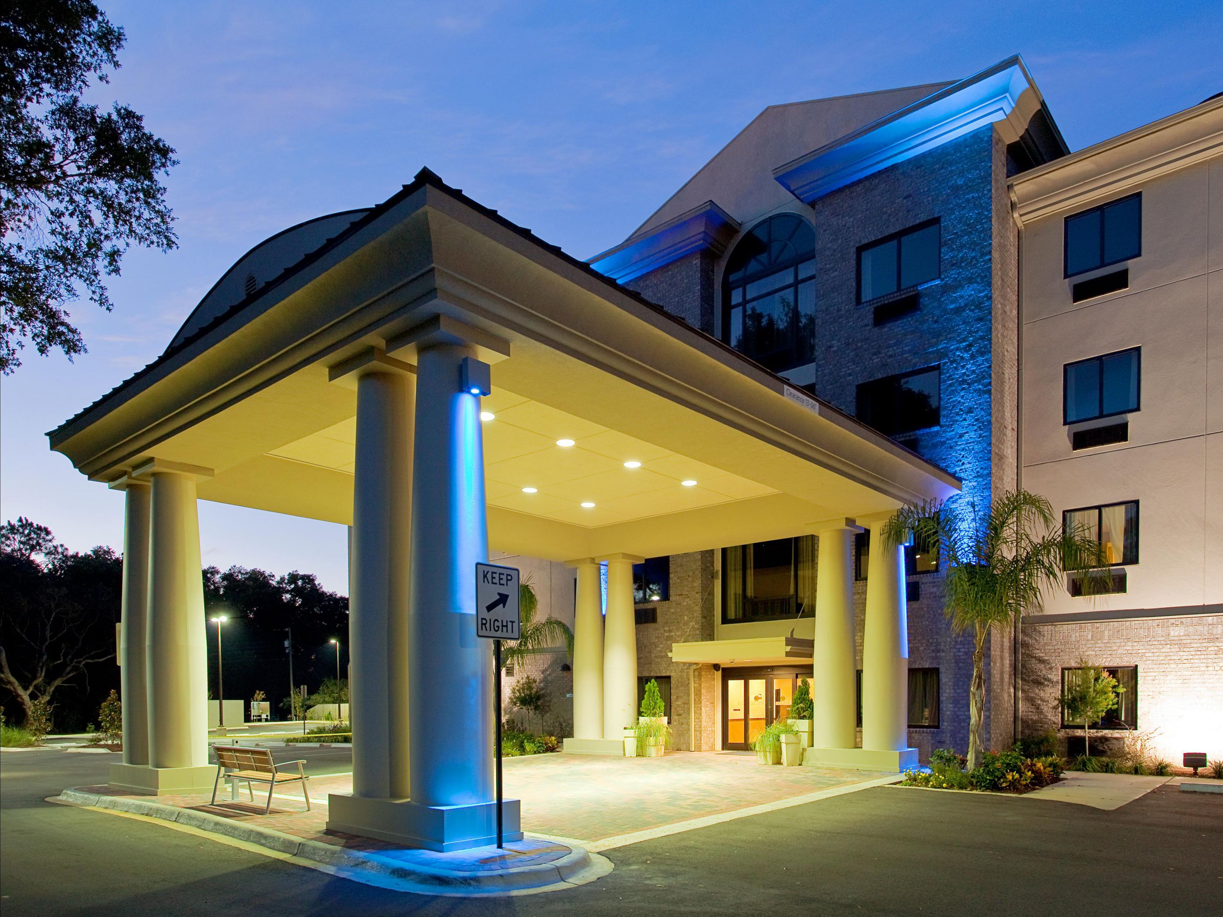 Holiday Inn Express and Suites Pensacola, FL